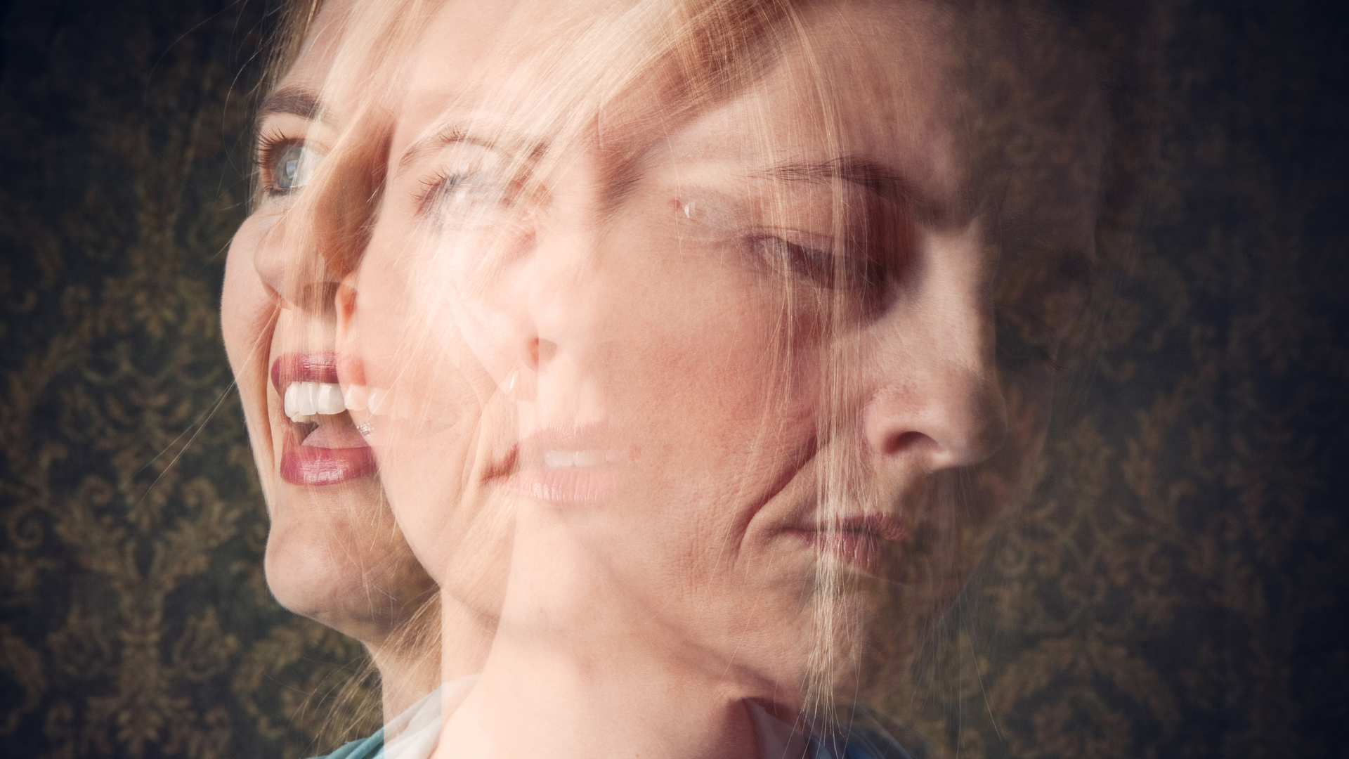 kobieta z ukazanymi dwoma twarzami w rozmazaniu alicja wilkołazka psychoterapia łódź